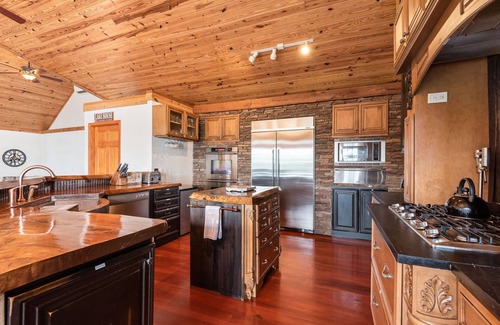 Silver Point Chalet De Esquí | Lake View Chalet | Game Room | Hot Tub!