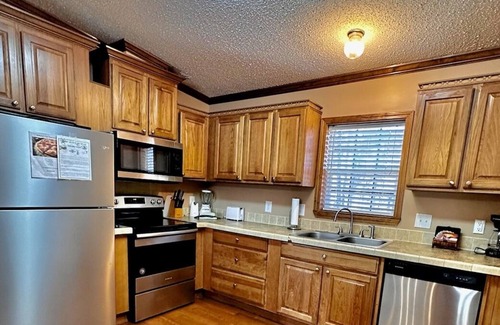Kirby Casa | Lake view cottage on Lake Greeson with private hot tub!