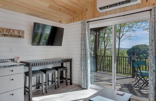White County Cabina | Lake View Country Cabin at Bear Bluff Retreat