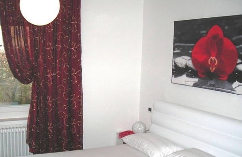 Revo Casa | Lake view! Delightful apartment complete with all comforts - Entire structure