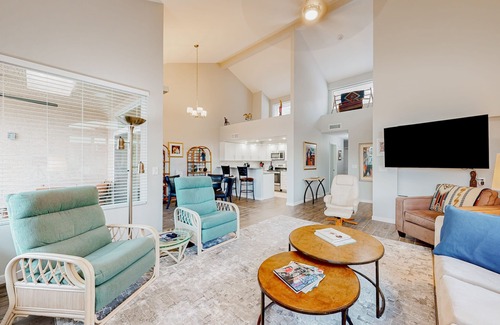 Townhomes On Coral Reef Casa | Lake view desert stay with pool, patio, grill, & smart TVs - snowbird-friendly