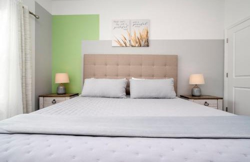 Kissimmee Casa | Lake View & Free Resort Access Near Disney 4399