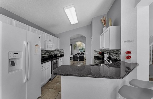 Lake Berkley Casa | Lake View Home w/Private Pool & 5BR – Near Disney