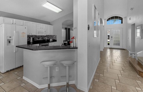 Lake Berkley Casa | Lake View Home w/Private Pool & 5BR – Near Disney
