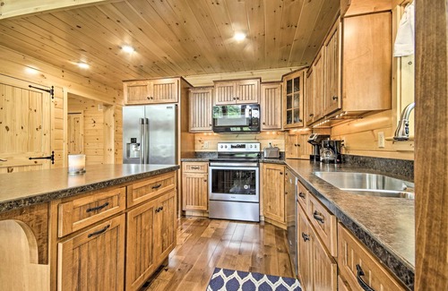 Wrightsville Cabina | Lake View & Hot Tub: Wrightsville Cabin!