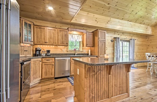 Wrightsville Cabina | Lake View & Hot Tub: Wrightsville Cabin!
