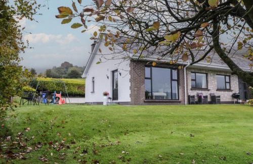 Newry Casa | Lake view House Apartment