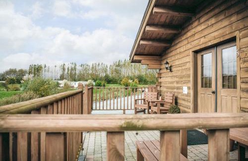 Wrangle Casa | Lake View Lodges - 25072