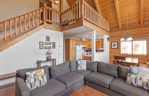 June Lake Casa | Lake View Mountain Cabin