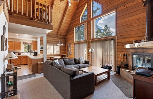 June Lake Casa | Lake View Mountain Cabin