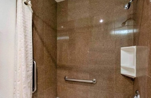 Patton Condominio | Lake View Mtn Resort · Heated Pool · Oktoberfest!