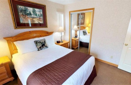 Patton Condominio | Lake View Mtn Resort · Heated Pool · Oktoberfest!