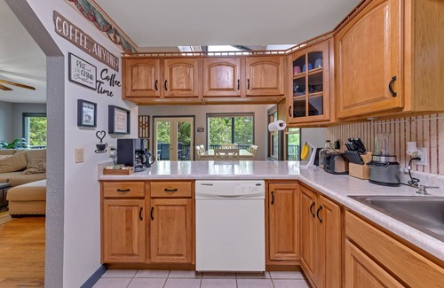 Almond Casa | Lake View of Fontana Lake close to Great Smoky Mountains and Tail of the Dragon