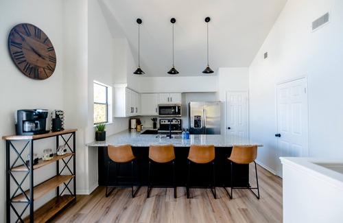 April Sound Casa | Lake View. Private deck. New Interior. Walk 2 Lake