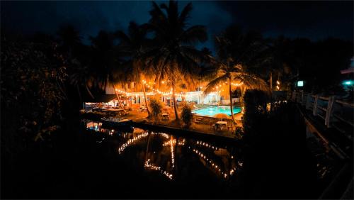 Uswetakeiyawa Casa | Lake View Resort by TropiCube