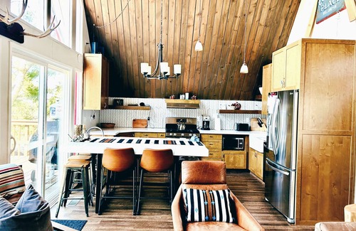 Cedar Glen Cabina | Escapada romántica y relajante en la cabaña con vista al lago