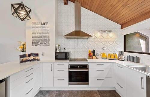 Fernhill Casa | LAKE VIEW SPACIOUS ALPINE TOWNHOUSE