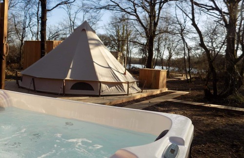 Le Vigeant Cabaña | Lake view tent with private spa Copa cabanes 4
