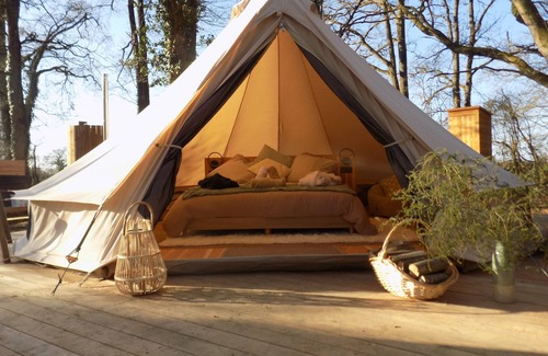 Le Vigeant Cabaña | Lake view tent with private spa Copa cabanes 4
