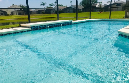 Lake Berkley Villa | 5 BR Villa cerrada piscina climatizada / Rm juego / Free WiFi / HD TV / impuesto de EE.UU. inc