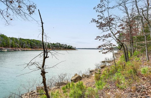 Drasco Casa | Lake Views and Golf Access at Secluded Drasco Lodge