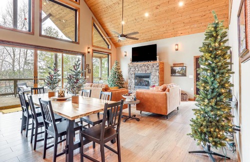 Drasco Casa | Lake Views and Golf Access at Secluded Drasco Lodge