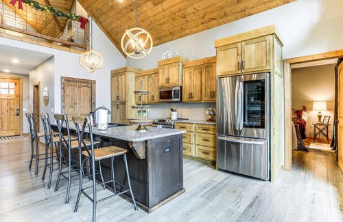 Drasco Casa | Lake Views and Golf Access at Secluded Drasco Lodge