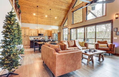 Drasco Cabina | Lake Views & Golf Access at Secluded Drasco Lodge