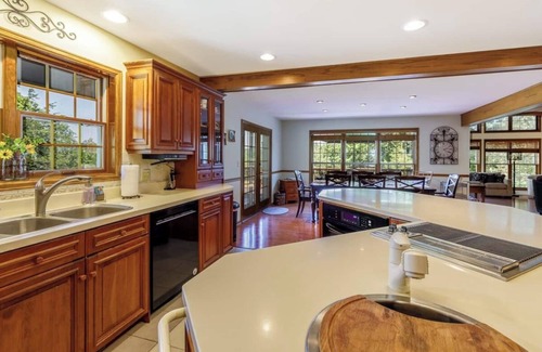 The Galena Territory Casa | Lake views! Hot tub! Family & pet friendly!