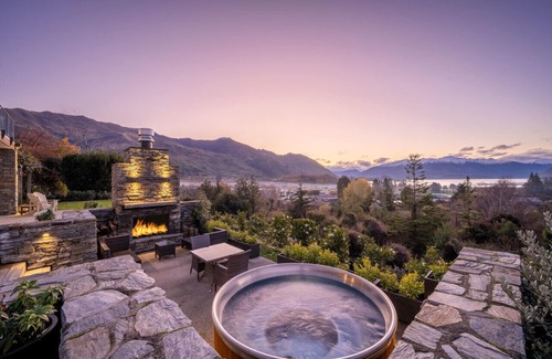 Wanaka Casa | Lake views in a homely environment