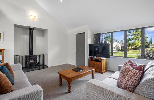 Hanmer Springs Casa | * LAKE VILLA 460 *