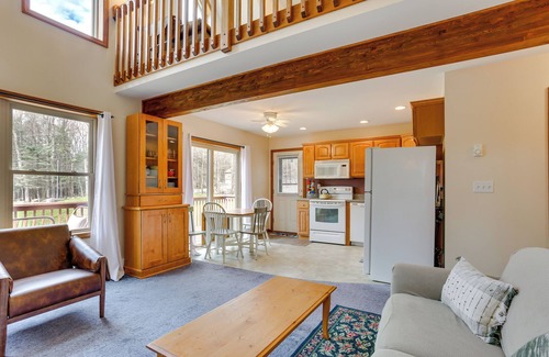 Greentown Casa | Lake Wallenpaupack Fall Getaway w/ Deck!