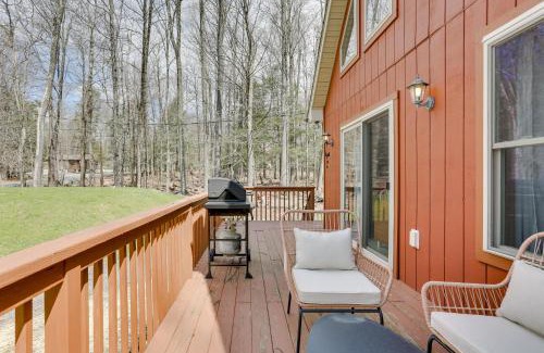 Greentown Casa | Lake Wallenpaupack Summer Getaway with Pool Access!
