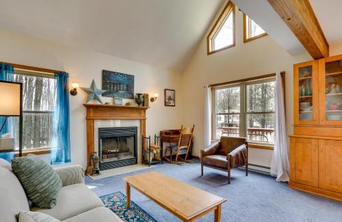 Greentown Casa | Lake Wallenpaupack Summer Getaway with Pool Access!