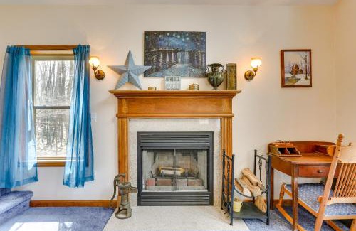 Greentown Casa | Lake Wallenpaupack Summer Getaway with Pool Access!