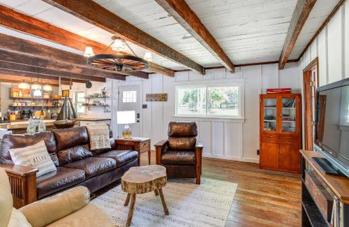 Camden Casa | Lake Wateree Retreat Dock and Screened Porch!