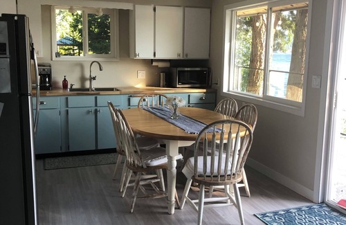 Bellingham Casa | Lake Whatcom, hogar contemporáneo, playa privada de 100 pies, muelle y kayaks