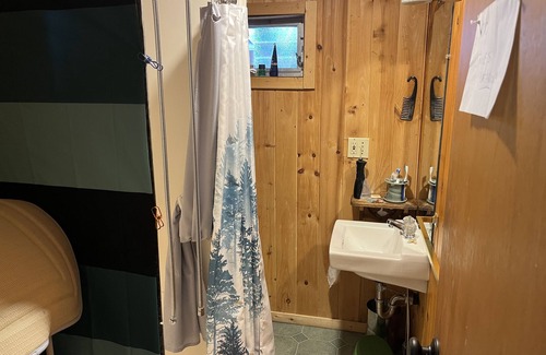 Laconia Cabaña | Lake Winnepesaukee waterfront cottage