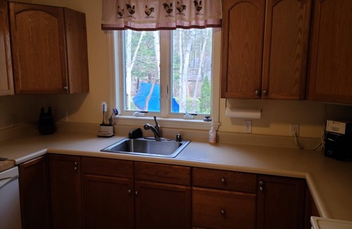 Laconia Casa | Lake Winnipesaukee area private hot tub
