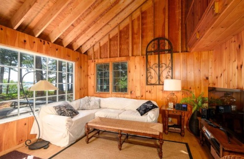 Meredith Complejo | Lake Winnipesaukee Island Cabin
