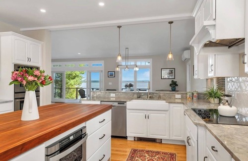 Gilford Casa | Lake Winnipesaukee Luxury Limited
