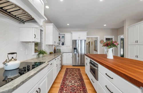 Gilford Casa | Lake Winnipesaukee Luxury Limited