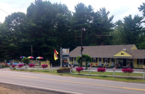 Weirs Beach Hotel | Lake Winnipesaukee Motel