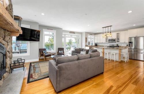 Weirs Beach Casa | 🏖 Propiedad de lujo frente al mar 🏖 Disfrute de la piscina, el jacuzzi, la playa y el bar de la playa
