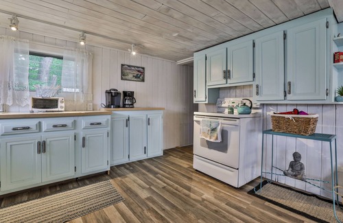 Lochmere Cabina | Lake Winnisquam Waterfront Camp Dog Friendly with Large Yard to Play!