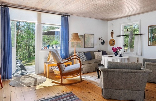 Saffle Municipality Cabaña | Lakefront 2-bedroom remote cottage (Lake Vänern)
