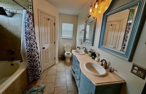 Old Hickory Casa | Lakefront 3BR Cozy House with BBQ & Hot Tub