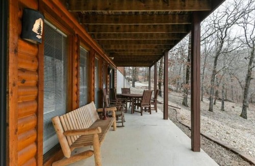 Eagle Rock Casa | Lakefront 5 Bedroom, 3 Bath Cabin on Tablerock Lake, PONTOON available to rent!