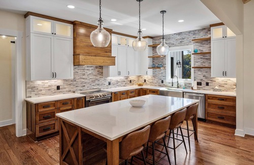 Tazewell Cabaña | LakeFront 7 bedroom Cottage. Private Cove, no Steps to Water, golf cart!