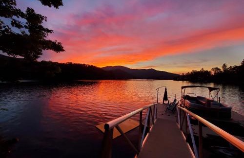 Santeetlah Casa | Lakefront A-Frame on a Point, Pet-Friendly